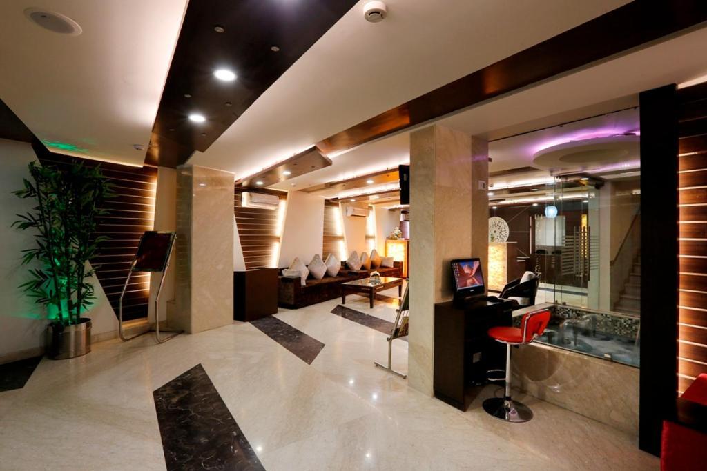 Airport La Sapphire Hotel & Restaurant Nueva Delhi Exterior foto