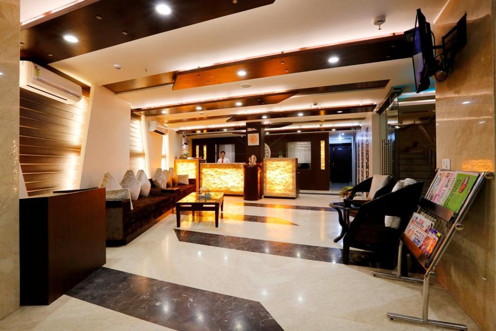 Airport La Sapphire Hotel & Restaurant Nueva Delhi Exterior foto
